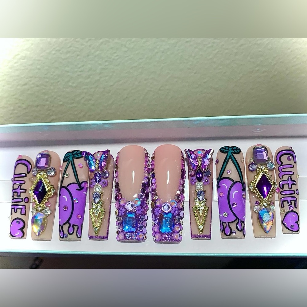 Custom press on nails